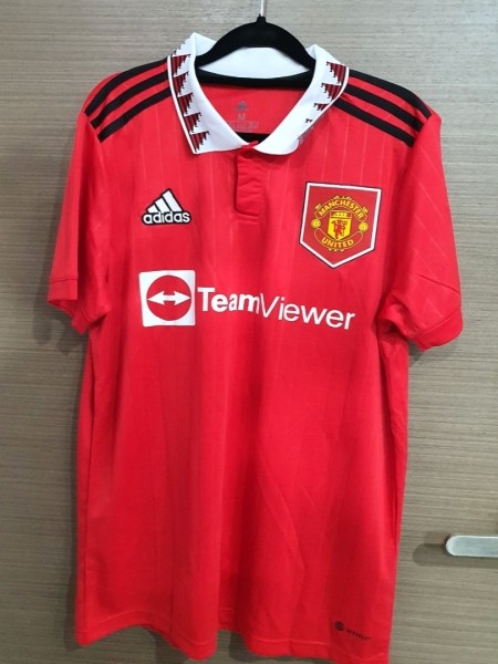 Новые формы топ-клубов: «Реал» удивляет шрифтом, «МЮ» возвращает воротник эпохи Кантона