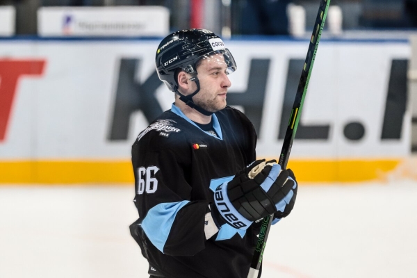 У минского «Динамо» на контракте осталось всего 3 хоккеиста. Легионеров пугала война, но как минимум одного клуб хочет сохранить У минского «Динамо» на контракте осталось всего 3 хоккеиста. Легионеров пугала война, но как минимум одного клуб хочет сохранить