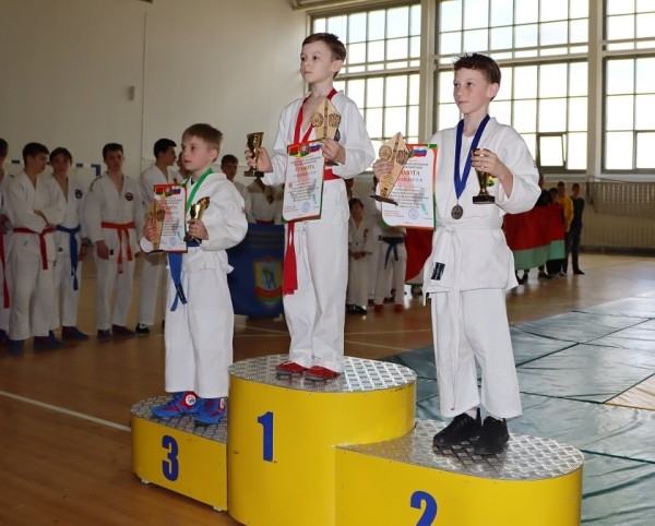 🤦🏻♀️ Крынж дня: расіяне прыехалі на турнір у Стоўбцы са сцягам з літарай Z 🤦🏻♀️ Крынж дня: расіяне прыехалі на турнір у Стоўбцы са сцягам з літарай Z