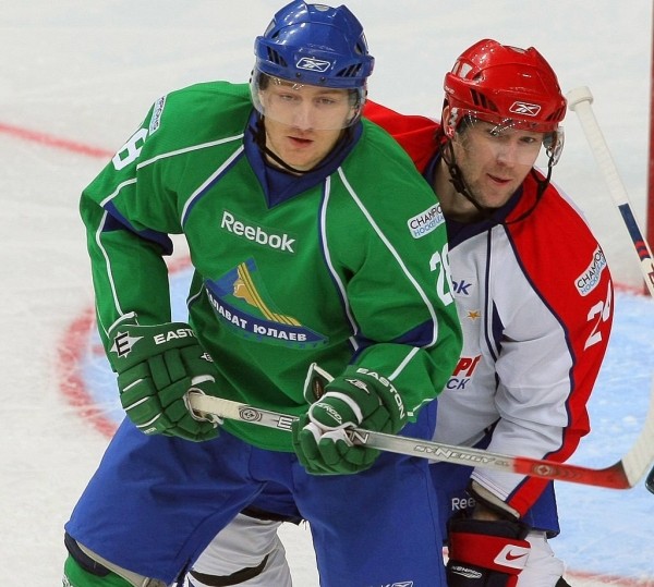 Олдовый бойфренд Соболенко едет тренером в клуб КХЛ, топящий за войну в Украине. А бывший – тоже подписант за Лукашенко – все еще играет в Беларуси