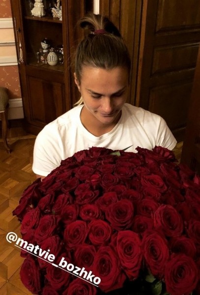 Олдовый бойфренд Соболенко едет тренером в клуб КХЛ, топящий за войну в Украине. А бывший – тоже подписант за Лукашенко – все еще играет в Беларуси