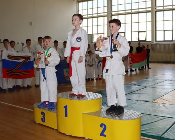 🤦🏻♀️ Крынж дня: расіяне прыехалі на турнір у Стоўбцы са сцягам з літарай Z 🤦🏻♀️ Крынж дня: расіяне прыехалі на турнір у Стоўбцы са сцягам з літарай Z