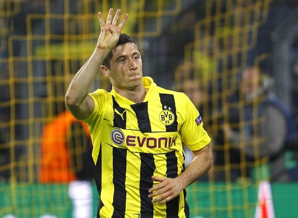 Новые формы топ-клубов: «Реал» удивляет шрифтом, «МЮ» возвращает воротник эпохи Кантона