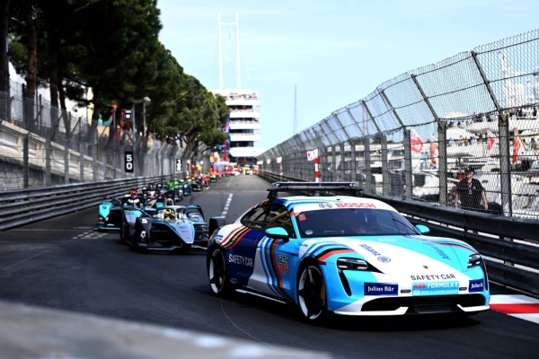 Без тармазоў у будучыні і без выразнага лідара зараз. Этап Формулы Е ў Манака быў цікавым не толькі гонкай