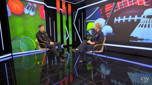 Похоже, гребец не очень в теме хоккея, которым рулит: считает, «Динамо» как никогда хорошо зашло в плей-офф (ага, с 8-го места), и там умело готовят молодежь (да вы что!)