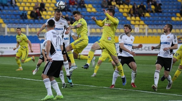 БАТЭ сыграл вничью с футболистами "Торпедо-БелАЗа" в чемпионате Беларуси БАТЭ сыграл вничью с футболистами "Торпедо-БелАЗа" в чемпионате Беларуси