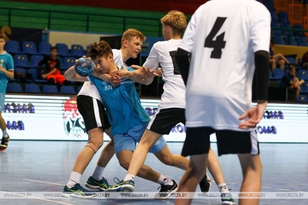 ФОТОФАКТ: Финальный этап соревнований по гандболу "Стремительный мяч" стартовал в Бресте