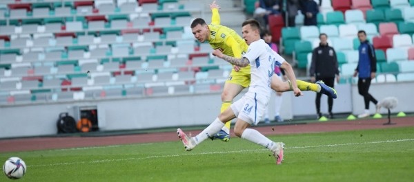 Футбол. Беларусбанк — чемпионат Беларуси. Ничья в "класико", второе место "Энергетика" и победа "Шахтера" — в картине 6-го тура
Футбол. Беларусбанк — чемпионат Беларуси. Ничья в "класико", второе место "Энергетика" и победа "Шахтера" — в картине 6-го тура