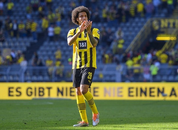 Новые формы топ-клубов: «Реал» удивляет шрифтом, «МЮ» возвращает воротник эпохи Кантона