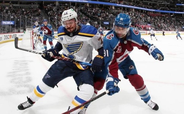 Хоккей.  Кубок Стэнли. "Сент-Луис" сократил счет в противостоянии с "Колорадо", несмотря на 3+1 Маккиннона
  