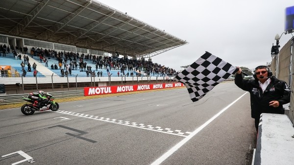 Цікавая прадказальнасць. Сцэнарый этапу сусветнага Супербайка ў Эштарыле быў стандартным, але рэжысура не падвяла