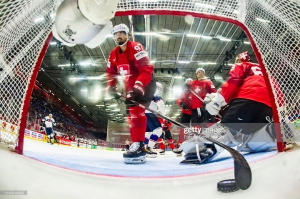 Хоккей.  ЧМ-2022. Финны вышли в полуфинал, отыгравшись в матче со словаками с 0:2, американцы "всухую" победили швейцарцев
&nbsp;