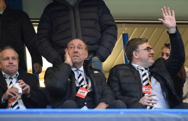 Босс «Айнтрахта» – хиповый дед: поднял клуб из руин, рулит дискотеками на Ибице, приглашает бездомных домой на Рождество Босс «Айнтрахта» – хиповый дед: поднял клуб из руин, рулит дискотеками на Ибице, приглашает бездомных домой на Рождество