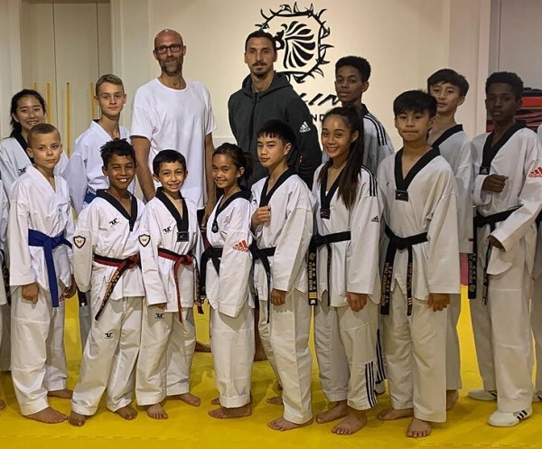 Ибрагимович и единоборства = ❤️ Златан – фанат Мохаммеда Али, имеет черный пояс по тхэквондо и считает, что зажег бы в UFC