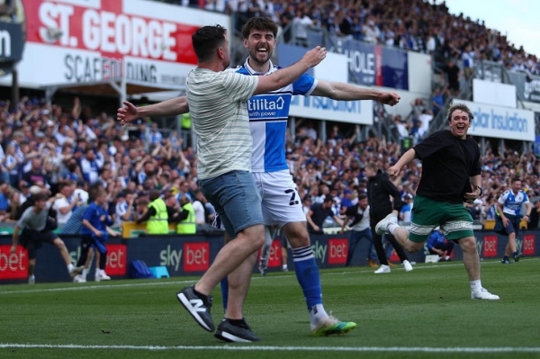 Команда английского Д4 шла в зоне вылета, но к последнему туру заработала шанс на повышение – в случае победы в семь мячей. И выиграла 7:0! Команда английского Д4 шла в зоне вылета, но к последнему туру заработала шанс на повышение – в случае победы в семь мячей. И выиграла 7:0!