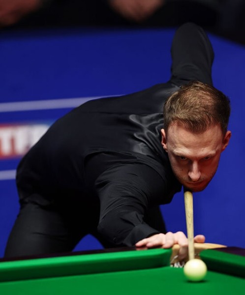 Ваш любимый Ронни О’Салливан взял рекордный ЧМ по снукеру – и это шоу: мешал судье кием, а после победы минуту обнимал соперника Ваш любимый Ронни О’Салливан взял рекордный ЧМ по снукеру – и это шоу: мешал судье кием, а после победы минуту обнимал соперника