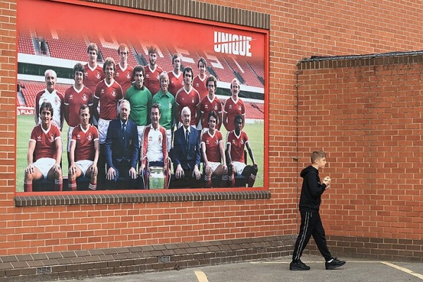 Легендарный «Ноттингем Форест» вернулся в АПЛ спустя 23 года. Ох, сколько же всего вытерпели фанаты 