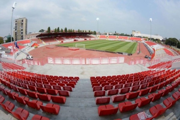 У сборной Беларуси по футболу новый «домашний» стадион – во втором по величине городе Сербии. Там играло «Динамо» Минск и пел Эрос Рамазотти