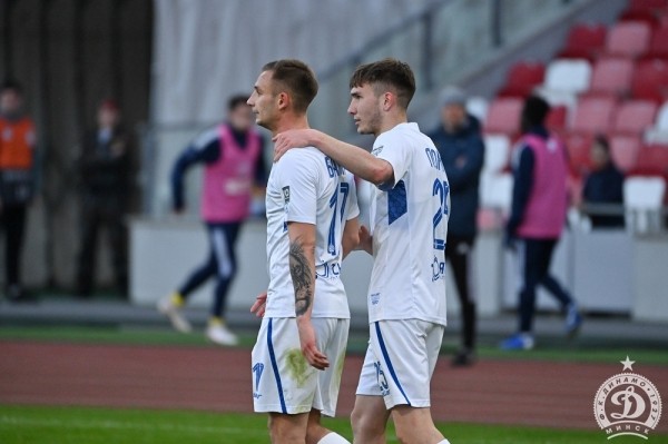 Футбол.  Беларусбанк — чемпионат Беларуси. 9-й тур. Минское "Динамо" против "Витебска", "Неман" в Мозыре. Онлайн — в 15.00
  