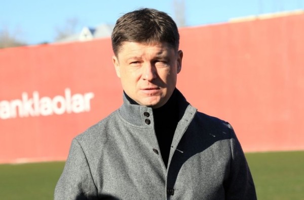 Футбол.  Чемпионат Азербайджана. "Сумгаит" Баги уступил "Нефтчи", команда еще ни разу не победила при белорусе
&nbsp;