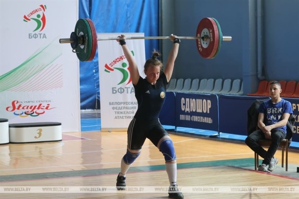 ФОТОФАКТ: Олимпийские дни молодежи по тяжелой атлетике проходят в Гомеле