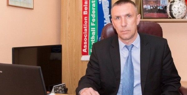 В футбольном Витебске – 5-я смерть за последних 4 года. На сей раз вдруг скончалась 22-летняя девушка – несмотря на это, директор клуба велел ехать на матч В футбольном Витебске – 5-я смерть за последних 4 года. На сей раз вдруг скончалась 22-летняя девушка – несмотря на это, директор клуба велел ехать на матч