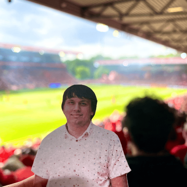 Івулін і Марціновіч былі заўважаныя ў Берліне на заключным туры Бундэслігі. Прывітанне журналістам з «Дома старога Лясніка» Івулін і Марціновіч былі заўважаныя ў Берліне на заключным туры Бундэслігі. Прывітанне журналістам з «Дома старога Лясніка»