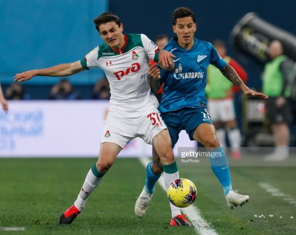 Футбол.  "Зенит" в Санкт-Петербурге обыграл "Локомотив" и досрочно стал чемпионом России
 