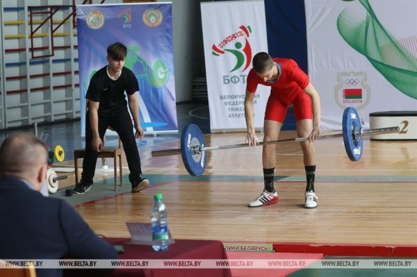 ФОТОФАКТ: Олимпийские дни молодежи по тяжелой атлетике проходят в Гомеле