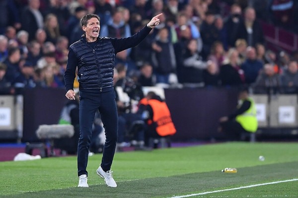 👖Тренер «Айнтрахта» верит в счастливые штаны: одна пара уже в музее, вторая – ждет финала ЛЕ 👖Тренер «Айнтрахта» верит в счастливые штаны: одна пара уже в музее, вторая – ждет финала ЛЕ