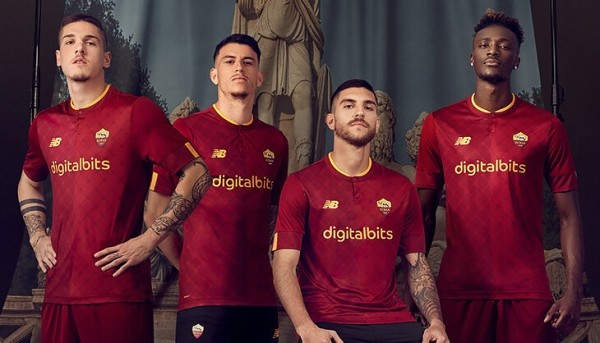 Новые формы топ-клубов: «Реал» удивляет шрифтом, «МЮ» возвращает воротник эпохи Кантона