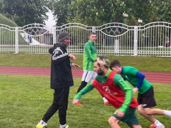 Футбол.  Первая лига. За 30 минут до начала игры с "Нафтаном" главным тренером "Макслайна" был назначен Леонид Лагун
 