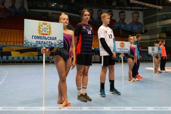 ФОТОФАКТ: Финальный этап соревнований по гандболу "Стремительный мяч" стартовал в Бресте