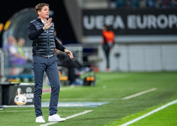 👖Тренер «Айнтрахта» верит в счастливые штаны: одна пара уже в музее, вторая – ждет финала ЛЕ 👖Тренер «Айнтрахта» верит в счастливые штаны: одна пара уже в музее, вторая – ждет финала ЛЕ