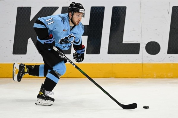 Хоккей.  КХЛ. Роман Горбунов  остается в минском "Динамо"  еще на один сезон
 