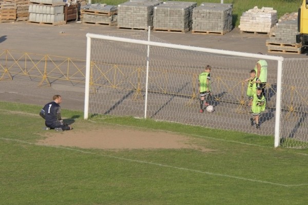 ﻿В Барановичах наконец-то открывают стадион: там пасли верблюдов, Кондратьев негодовал от газона, а после ремонта планировал играть «Рух» (но исчез раньше)