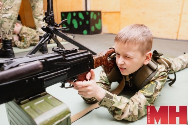 Прорежимные спортсмены встретились с «детьми за президента» – у них военный клуб на базе силовиков, избивавших беларусов, с подражанием россиянам за войну