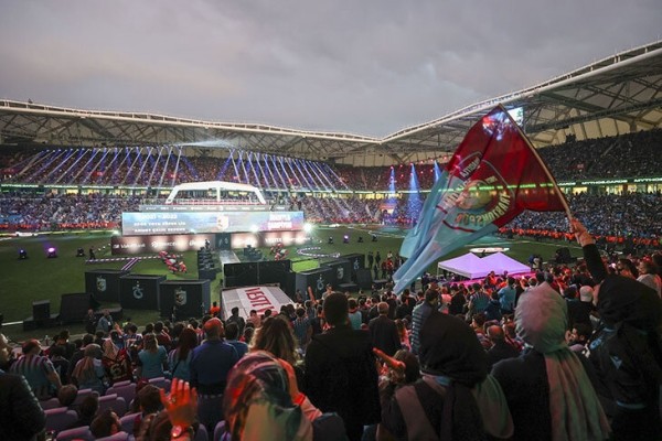 🛳Кажется, морских чемпионских парадов еще не было. Смотрите, как празднует Трабзон