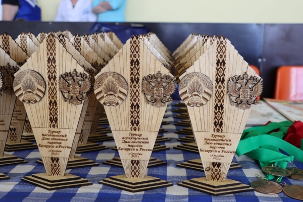 🤦🏻♀️ Крынж дня: расіяне прыехалі на турнір у Стоўбцы са сцягам з літарай Z 🤦🏻♀️ Крынж дня: расіяне прыехалі на турнір у Стоўбцы са сцягам з літарай Z