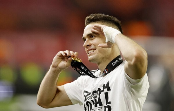 Подзарядка позитивом происходит здесь – от счастливого «Айнтрахта»! Взяли еврокубок после перерыва в 42 года и ушли в отрыв