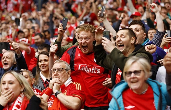 Легендарный «Ноттингем Форест» вернулся в АПЛ спустя 23 года. Ох, сколько же всего вытерпели фанаты 