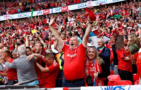 Легендарный «Ноттингем Форест» вернулся в АПЛ спустя 23 года. Ох, сколько же всего вытерпели фанаты 