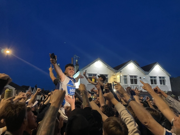 Команда английского Д4 шла в зоне вылета, но к последнему туру заработала шанс на повышение – в случае победы в семь мячей. И выиграла 7:0! Команда английского Д4 шла в зоне вылета, но к последнему туру заработала шанс на повышение – в случае победы в семь мячей. И выиграла 7:0!