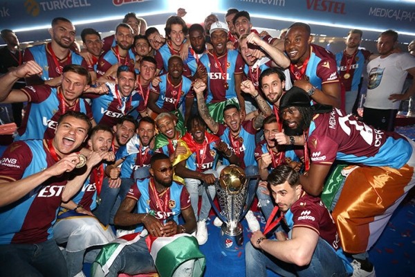 🛳Кажется, морских чемпионских парадов еще не было. Смотрите, как празднует Трабзон