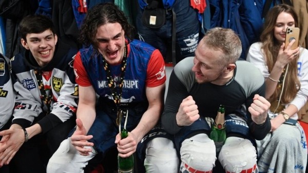 Санкцыі ў хакеі – гэта яшчэ і прывітанне тым аптымістам у беларускім спорце, хто думаў, што «гэта не надоўга» Санкцыі ў хакеі – гэта яшчэ і прывітанне тым аптымістам у беларускім спорце, хто думаў, што «гэта не надоўга»