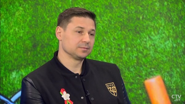 Похоже, гребец не очень в теме хоккея, которым рулит: считает, «Динамо» как никогда хорошо зашло в плей-офф (ага, с 8-го места), и там умело готовят молодежь (да вы что!)