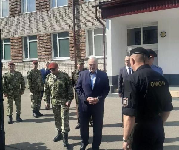 Прорежимные спортсмены встретились с «детьми за президента» – у них военный клуб на базе силовиков, избивавших беларусов, с подражанием россиянам за войну