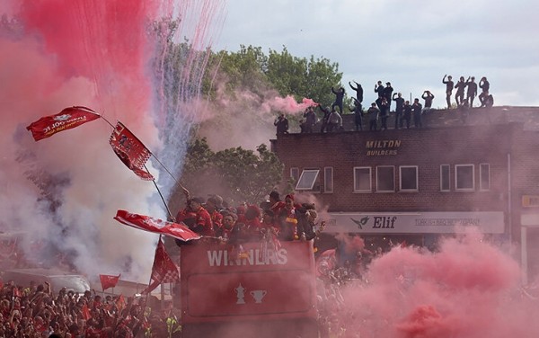 Тысячи фанатов, кубки и счастливые игроки – это парад «Ливерпуля» после финала ЛЧ. Так, а они точно проиграли? Тысячи фанатов, кубки и счастливые игроки – это парад «Ливерпуля» после финала ЛЧ. Так, а они точно проиграли?