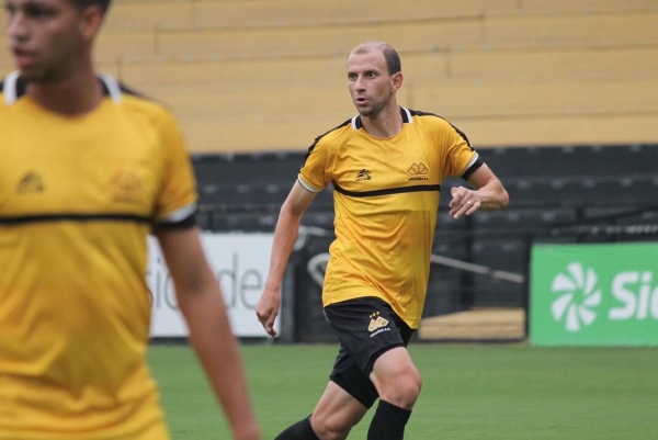 Где до сих пор играют те, кого продавали из ЧБ за миллион и больше – там, где купили, мало кто закрепился, впереди были и титулы, и низшие дивизионы