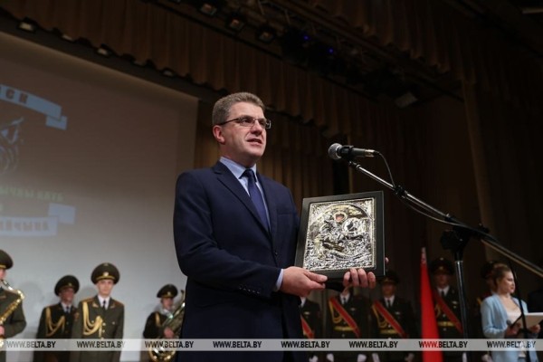 Прорежимные спортсмены встретились с «детьми за президента» – у них военный клуб на базе силовиков, избивавших беларусов, с подражанием россиянам за войну